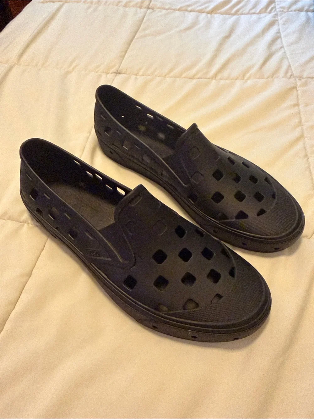 Men's Vans Black Slip-On Shoes - Picture 1 of 6